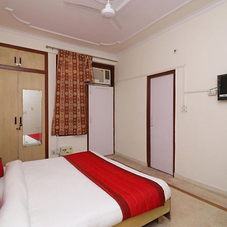 โอโย 11452 โกลเดน คาสเซิล ลอดจ์ Hotel Indirapuram ภายนอก รูปภาพ