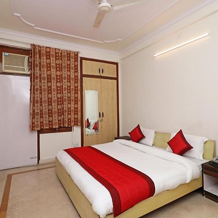 โอโย 11452 โกลเดน คาสเซิล ลอดจ์ Hotel Indirapuram ภายนอก รูปภาพ