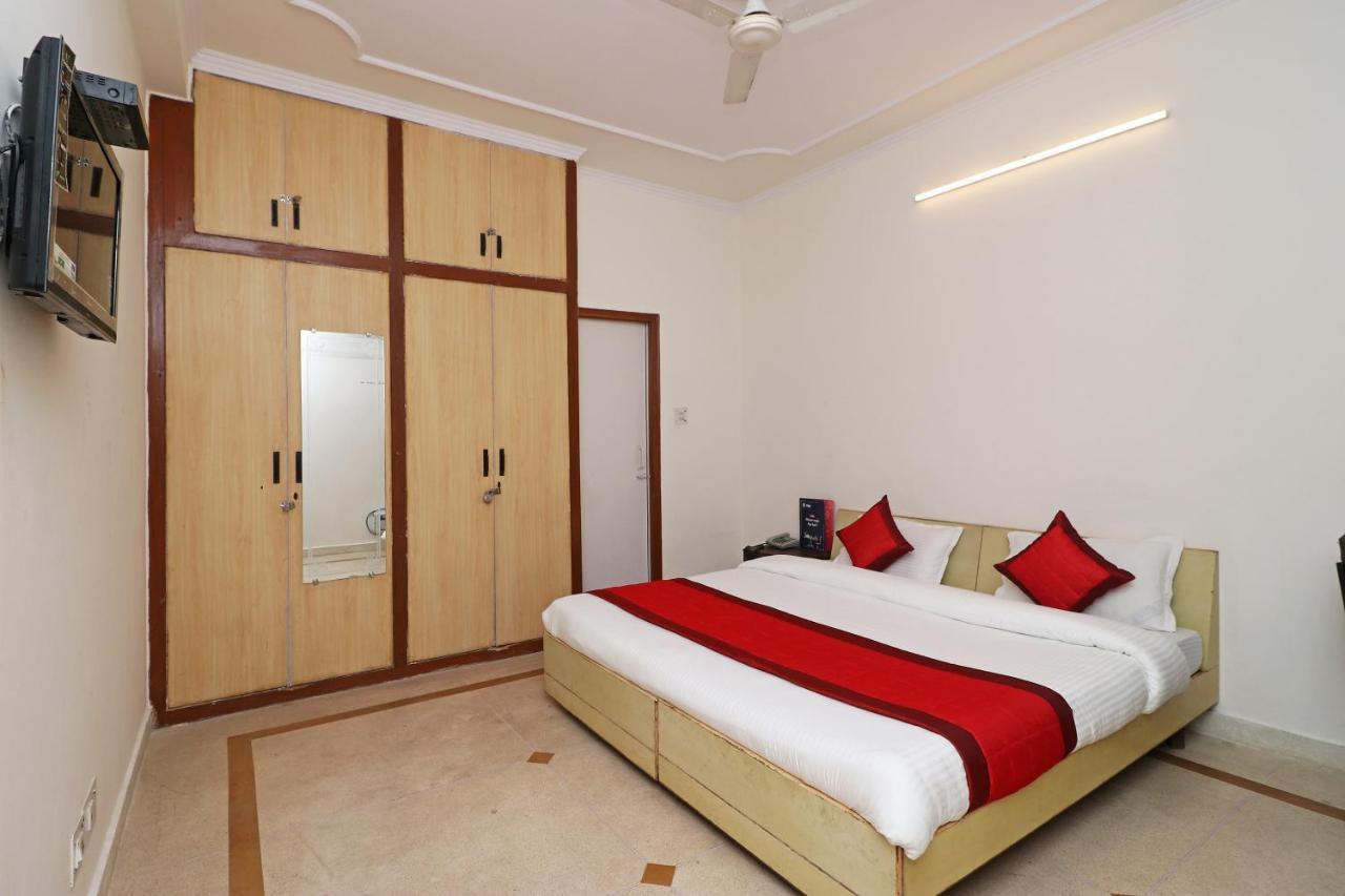 โอโย 11452 โกลเดน คาสเซิล ลอดจ์ Hotel Indirapuram ภายนอก รูปภาพ