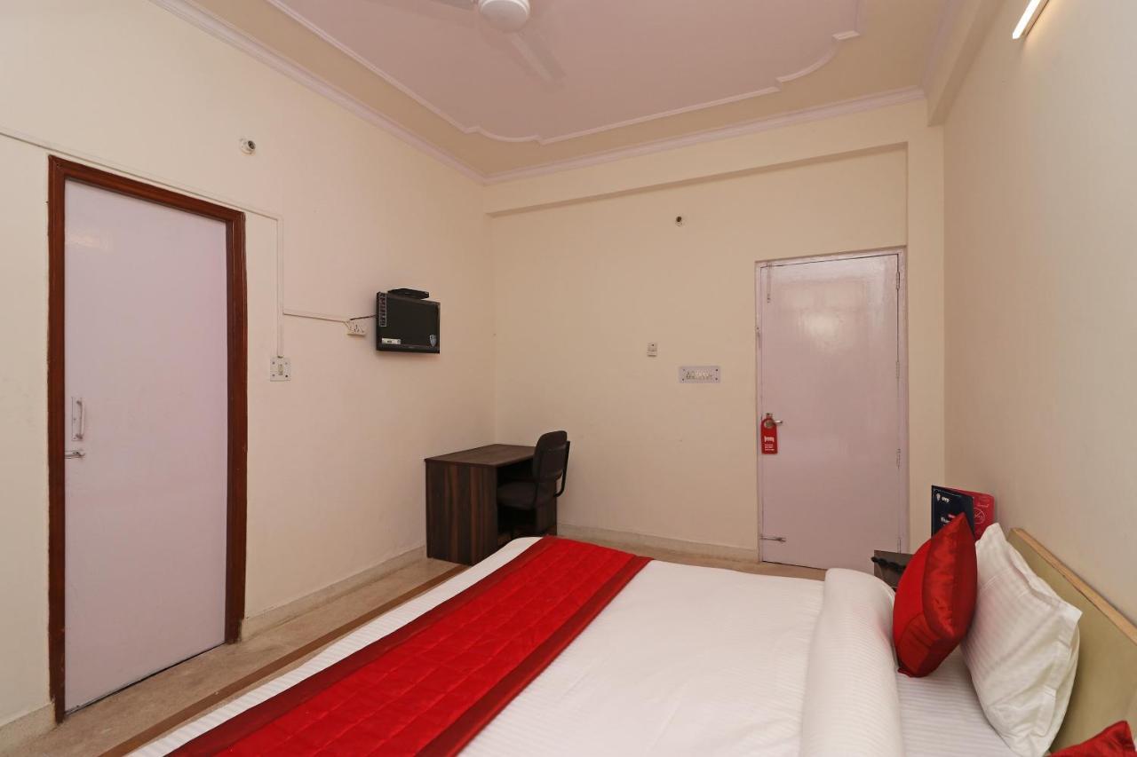 โอโย 11452 โกลเดน คาสเซิล ลอดจ์ Hotel Indirapuram ภายนอก รูปภาพ