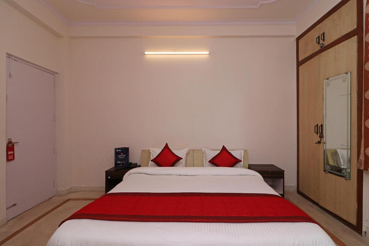 โอโย 11452 โกลเดน คาสเซิล ลอดจ์ Hotel Indirapuram ภายนอก รูปภาพ