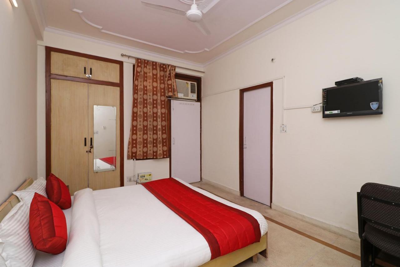 โอโย 11452 โกลเดน คาสเซิล ลอดจ์ Hotel Indirapuram ภายนอก รูปภาพ