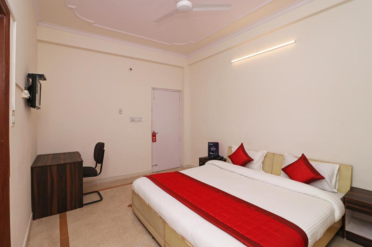 โอโย 11452 โกลเดน คาสเซิล ลอดจ์ Hotel Indirapuram ภายนอก รูปภาพ