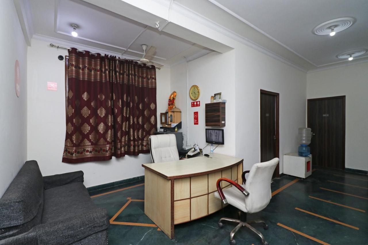 โอโย 11452 โกลเดน คาสเซิล ลอดจ์ Hotel Indirapuram ภายนอก รูปภาพ