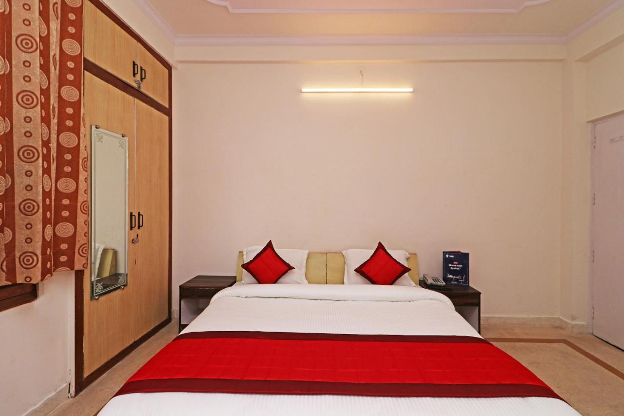 โอโย 11452 โกลเดน คาสเซิล ลอดจ์ Hotel Indirapuram ภายนอก รูปภาพ